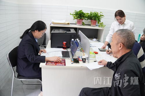 內(nèi)江市市中區(qū)行政審批局 流動(dòng)服務(wù)點(diǎn)打通證照辦理“最后一公里”，貼心代辦服務(wù)暖民心